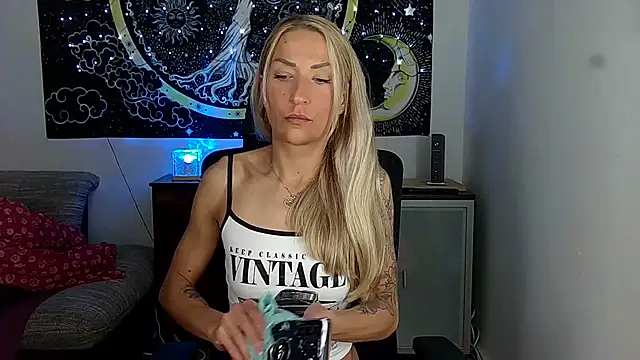 Snapshot of SexxyLiviaa chatting on June 3, 9:20 pm SexxyLiviaa online show from June 3, 9:20 pm