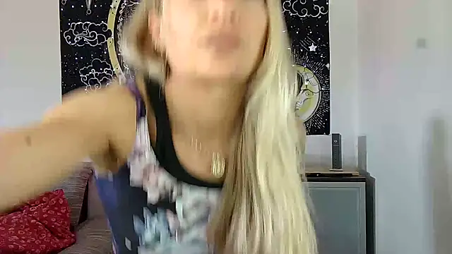 Snapshot of SexxyLiviaa chatting on June 6, 6:29 am SexxyLiviaa online show from June 6, 6:29 am