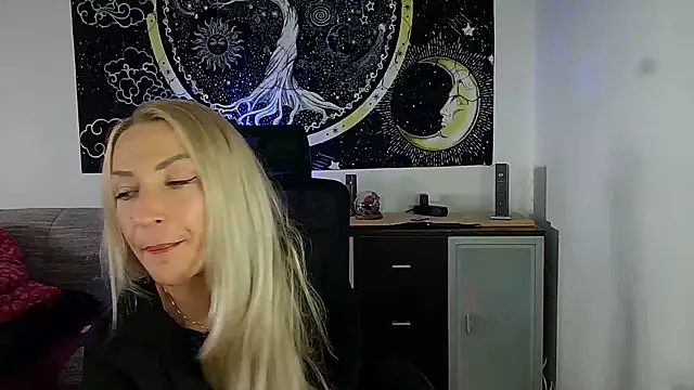 Snapshot of SexxyLiviaa chatting on June 15, 8:05 am SexxyLiviaa online show from June 15, 8:05 am
