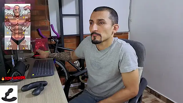 Snapshot of Marck_Muscle chatting on June 22, 4:20 am Marck Muscle online show from June 22, 4:20 am