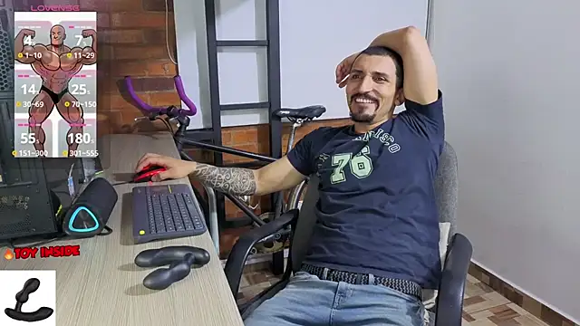 Snapshot of Marck_Muscle chatting on June 27, 1:32 am Marck Muscle online show from June 27, 1:32 am