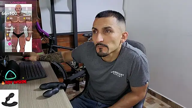 Snapshot of Marck_Muscle chatting on July 6, 1:13 am Marck Muscle online show from July 6, 1:13 am
