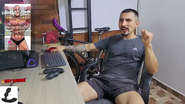 Snapshot of Marck_Muscle chatting on July 8, 12:15 am Marck Muscle online show from July 8, 12:15 am