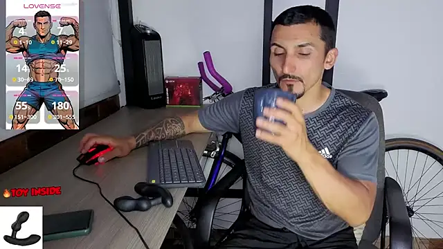 Snapshot of Marck_Muscle chatting on August 3, 12:31 am Marck Muscle online show from August 3, 12:31 am