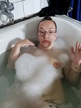 Snapshot of Isabella_Geney chatting on October 10, 12:59 pm Isabella Geney online show from October 10, 12:59 pm