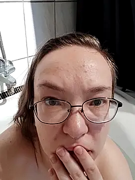 Snapshot of Isabella_Geney chatting on November 19, 12:38 pm Isabella Geney online show from November 19, 12:38 pm