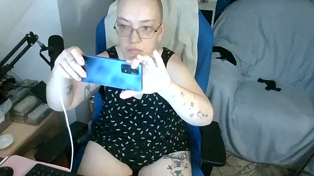 Isabella Geney online show from June 30, 4:19 pm