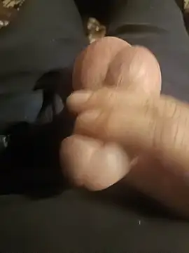 Snapshot of massive_cum chatting on July 14, 2:27 am massive cum online show from July 14, 2:27 am