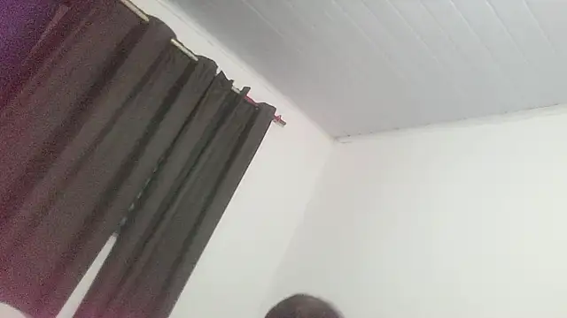 Snapshot of UncutToyBoy23cm chatting on November 2, 10:01 pm UncutToyBoy23cm online show from November 2, 10:01 pm