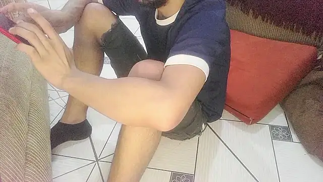 Snapshot of UncutToyBoy23cm chatting on November 6, 4:52 pm UncutToyBoy23cm online show from November 6, 4:52 pm