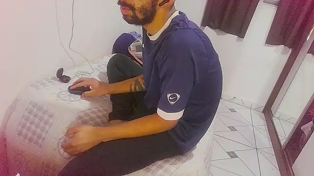 Snapshot of UncutToyBoy23cm chatting on November 9, 5:50 am UncutToyBoy23cm online show from November 9, 5:50 am