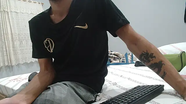 UncutToyBoy23cm online show from June 24, 3:22 pm