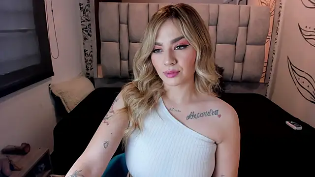 KataHot  online show from November 12, 8:19 pm