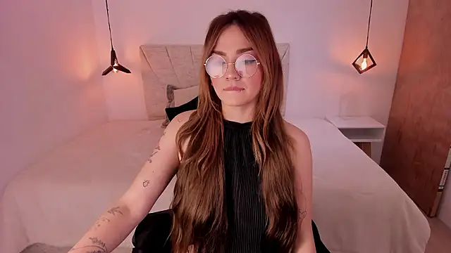 KataHot  online show from March 4, 8:04 pm