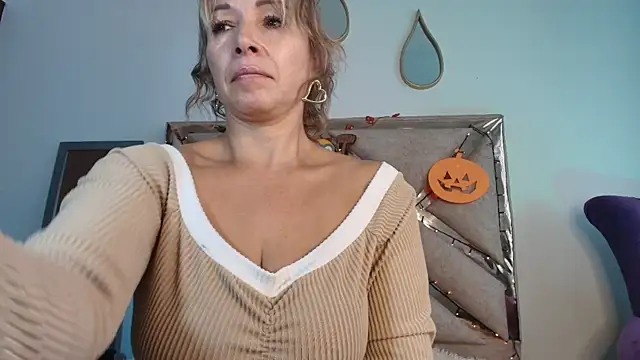 Ingridbergman online show from October 29, 1:13 pm