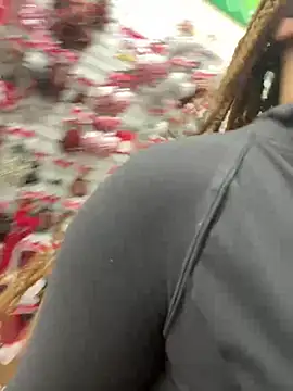 Snapshot of MelSaunders chatting on December 10, 11:30 pm MelSaunders online show from December 10, 11:30 pm