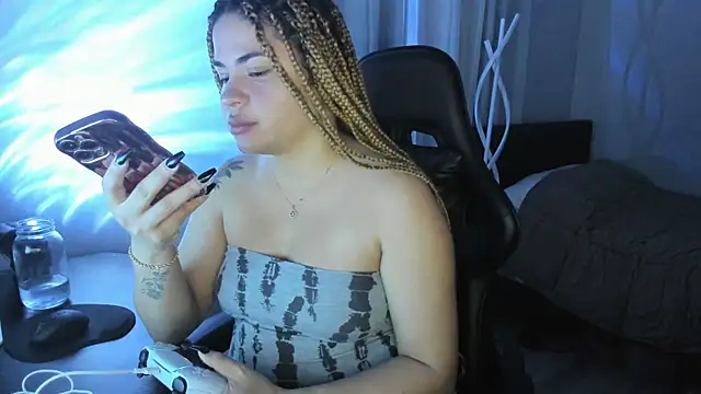 Snapshot of MelSaunders chatting on December 13, 6:42 am MelSaunders online show from December 13, 6:42 am