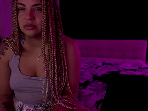 Snapshot of MelSaunders chatting on October 25, 1:57 am MelSaunders online show from October 25, 1:57 am