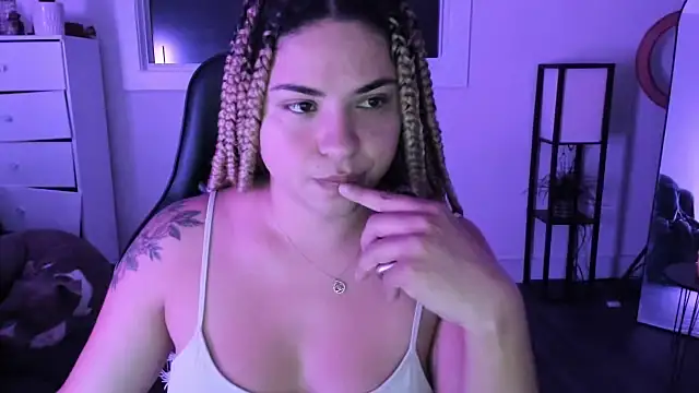 Snapshot of MelSaunders chatting on October 28, 4:05 am MelSaunders online show from October 28, 4:05 am