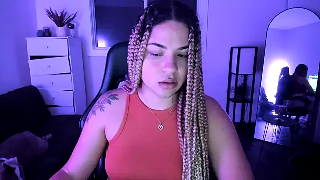 Snapshot of MelSaunders chatting on November 2, 12:02 am MelSaunders online show from November 2, 12:02 am