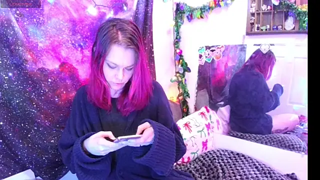 Snapshot of EverlyEster chatting on December 9, 6:01 am EverlyEster online show from December 9, 6:01 am