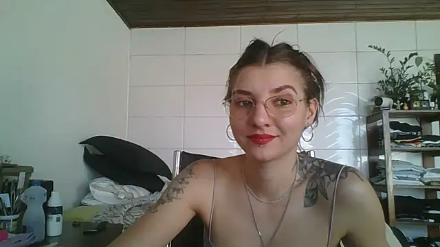 Snapshot of SweetyBabyDemon chatting on September 20, 1:56 pm SweetyBabyDemon online show from September 20, 1:56 pm