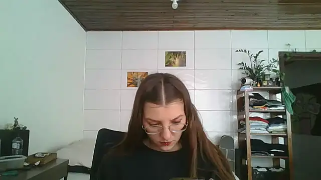 Snapshot of SweetyBabyDemon chatting on October 10, 1:32 pm SweetyBabyDemon online show from October 10, 1:32 pm