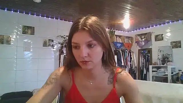 Snapshot of SweetyBabyDemon chatting on April 4, 9:01 pm SweetyBabyDemon online show from April 4, 9:01 pm