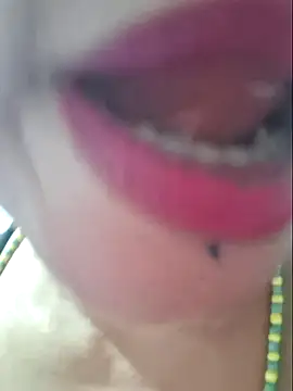 gatadeojosclaros online show from May 3, 11:22 pm