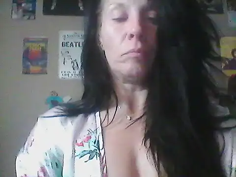 Snapshot of gorgeous11 chatting on February 24, 1:35 am gorgeous11 online show from February 24, 1:35 am