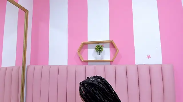 Snapshot of ISABELLA_020 chatting on February 15, 12:11 pm ISABELLA 020 online show from February 15, 12:11 pm