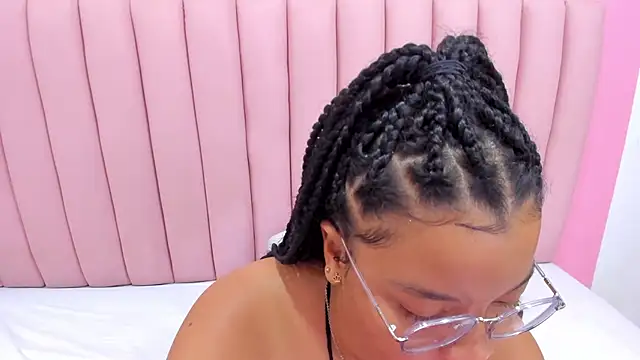 Snapshot of ISABELLA_020 chatting on February 20, 3:41 pm ISABELLA 020 online show from February 20, 3:41 pm