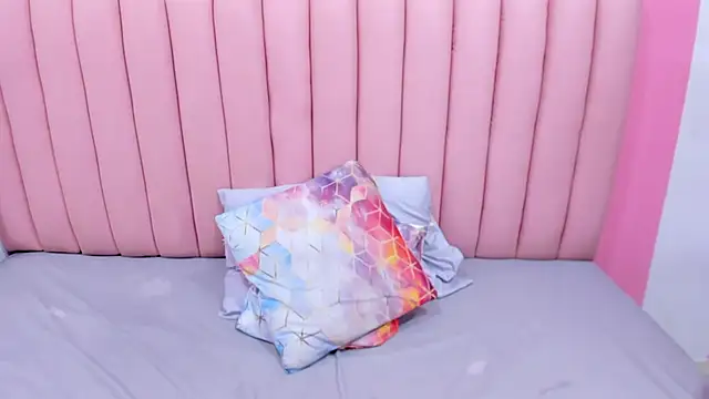 Snapshot of ISABELLA_020 chatting on March 8, 12:11 am ISABELLA 020 online show from March 8, 12:11 am