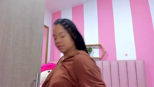 Snapshot of ISABELLA_020 chatting on October 7, 12:24 pm ISABELLA 020 online show from October 7, 12:24 pm