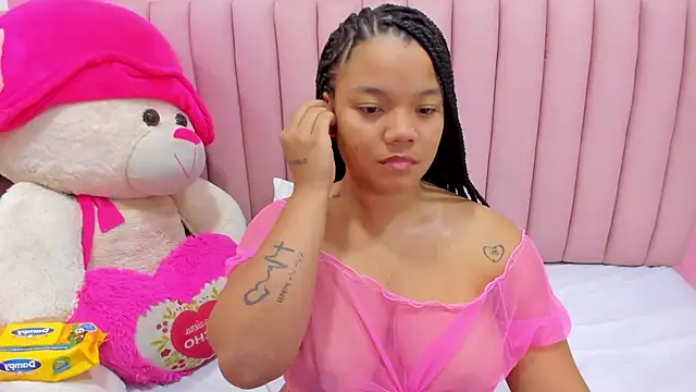 Snapshot of ISABELLA_020 chatting on October 9, 12:25 pm ISABELLA 020 online show from October 9, 12:25 pm