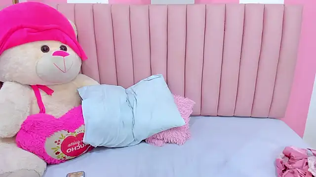 Snapshot of ISABELLA_020 chatting on December 2, 1:17 pm ISABELLA 020 online show from December 2, 1:17 pm