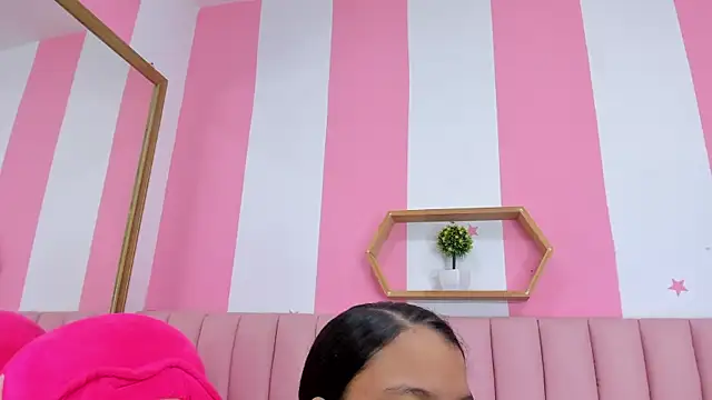 Snapshot of ISABELLA_020 chatting on December 3, 12:47 pm ISABELLA 020 online show from December 3, 12:47 pm