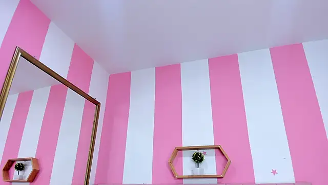 Snapshot of ISABELLA_020 chatting on December 15, 12:42 pm ISABELLA 020 online show from December 15, 12:42 pm