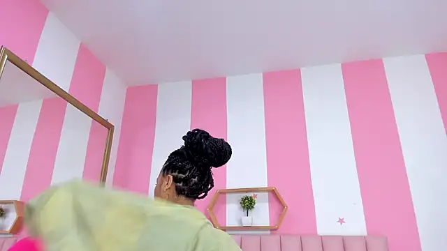 ISABELLA 020 online show from May 28, 1:08 pm