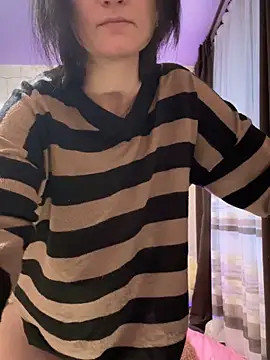 Snapshot of Heart_Ass chatting on December 17, 7:03 am Heart Ass online show from December 17, 7:03 am