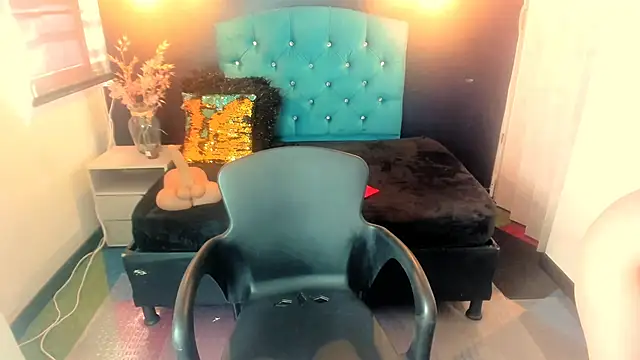 EmmaaEvans  online show from December 5, 3:06 pm