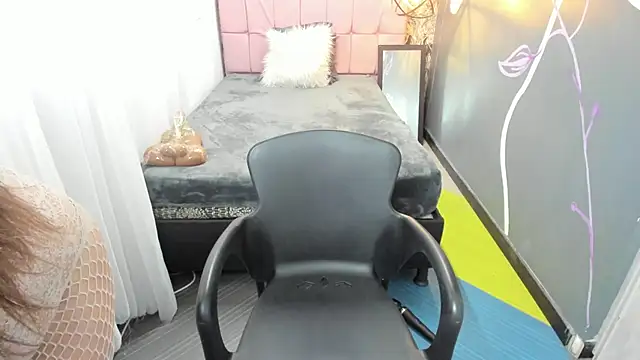 EmmaaEvans  online show from January 27, 2:57 pm
