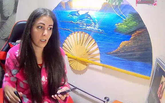 Snapshot of Catbaby32 chatting on October 7, 8:17 pm Catbaby32 online show from October 7, 8:17 pm