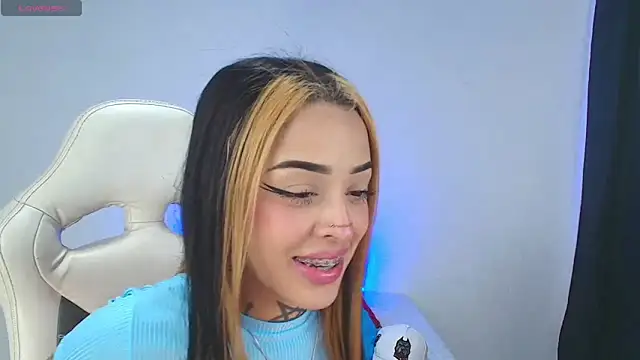 Snapshot of anubis_lion chatting on April 4, 8:39 pm anubis lion online show from April 4, 8:39 pm