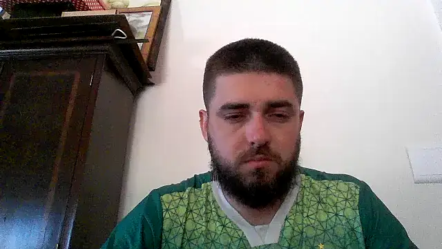 Snapshot of Dat1994 chatting on February 17, 4:15 pm Dat1994 online show from February 17, 4:15 pm