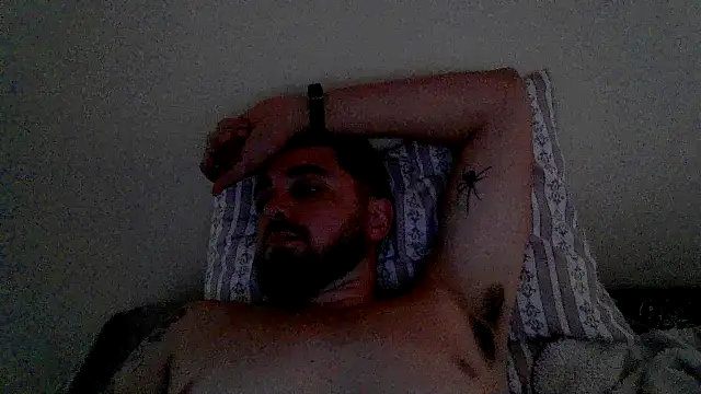 Snapshot of Dat1994 chatting on October 24, 11:28 am Dat1994 online show from October 24, 11:28 am