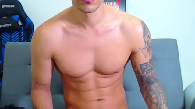 Snapshot of Tristan-bm chatting on January 31, 2:17 pm Tristan-bm online show from January 31, 2:17 pm