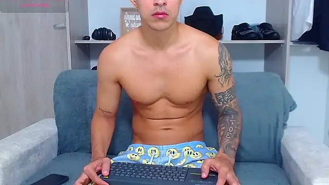 Snapshot of Tristan-bm chatting on October 3, 11:40 am Tristan-bm online show from October 3, 11:40 am