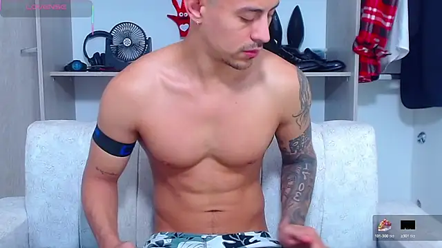 Snapshot of Tristan-bm chatting on November 6, 1:01 pm Tristan-bm online show from November 6, 1:01 pm