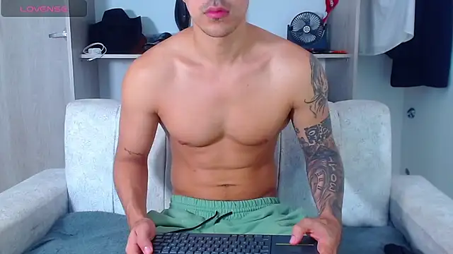 Snapshot of Tristan-bm chatting on November 20, 12:16 pm Tristan-bm online show from November 20, 12:16 pm